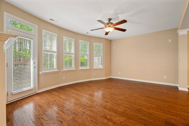 Building Photo - Renovated Cary Townhome | 3BR + Garage | Near RTP & RDU