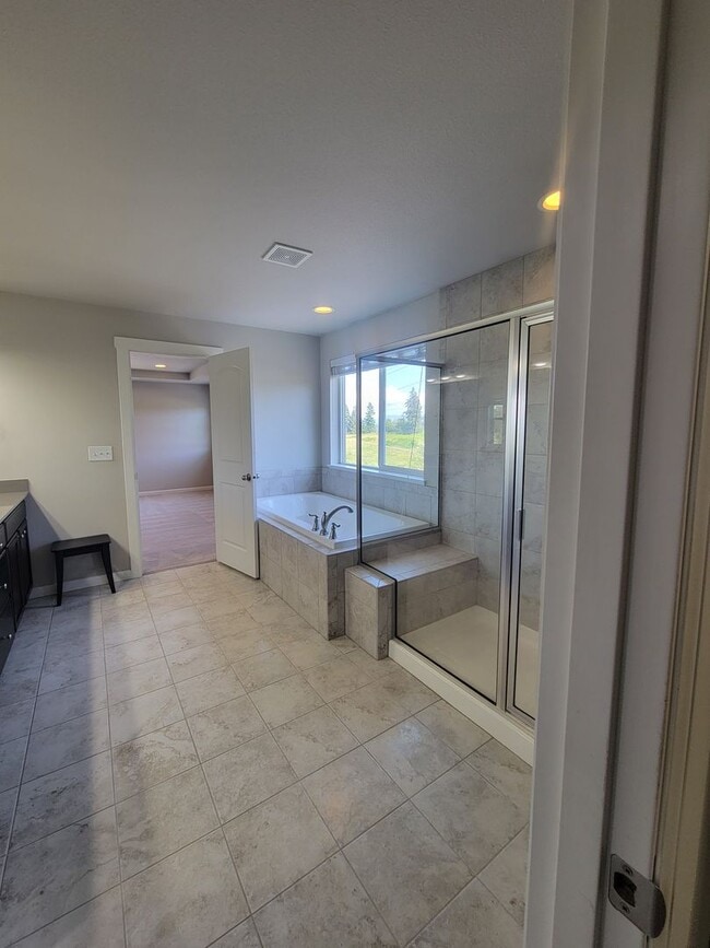 Building Photo - Elegant 4 Bedroom Home In Auburn