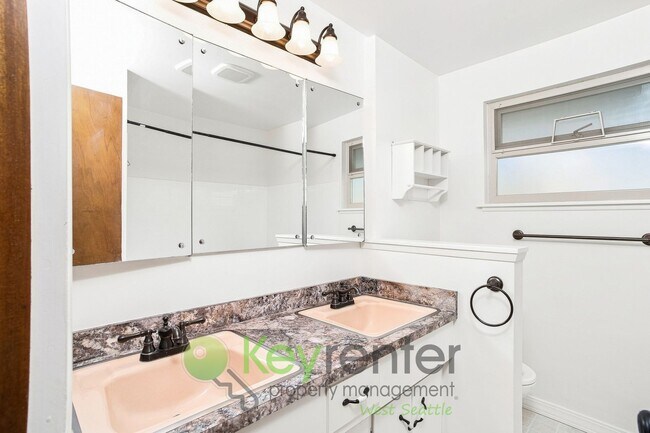 Building Photo - 924 S 226th Pl