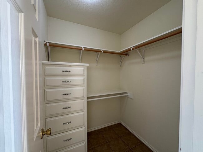 Building Photo - 123 La Paloma Dr