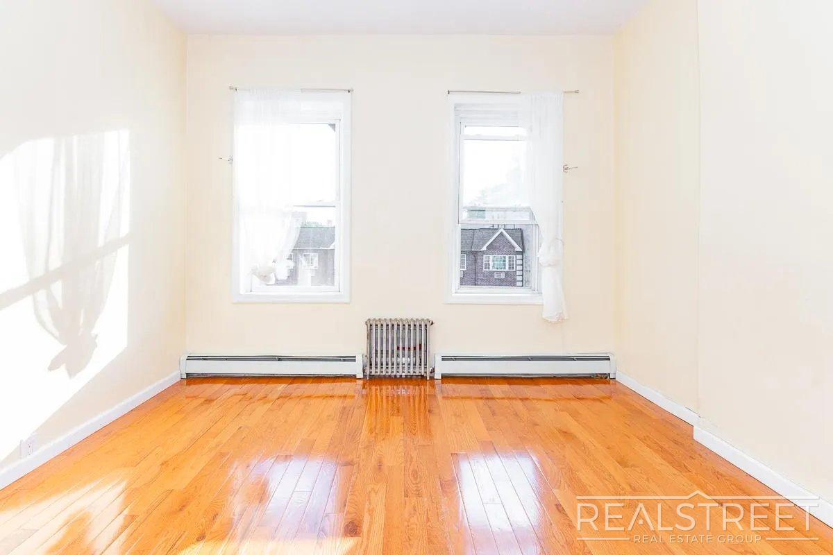 Building Photo - ? Spacious 2 Bedroom Apartment in Bushwick ?