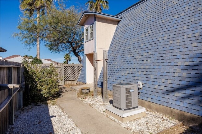 Building Photo - 13813 Flintlock Dr