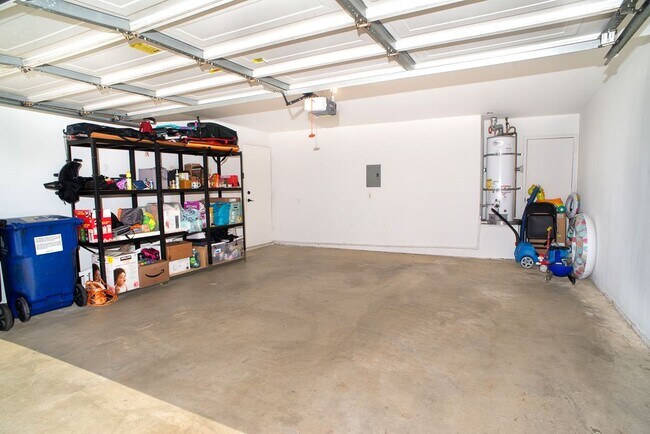 Building Photo - 18200 Andrea Cir S