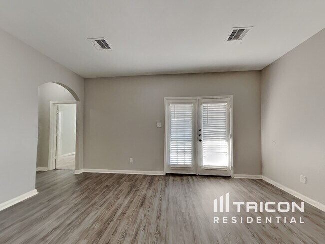 Building Photo - 1502 Tulip Ln