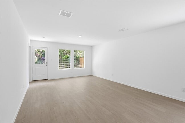 Building Photo - 3040 Campeiro Ave