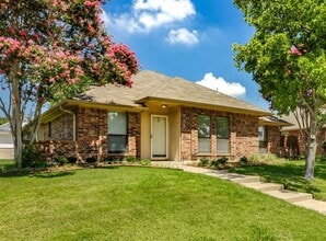 Building Photo - 331 Aspenway Dr