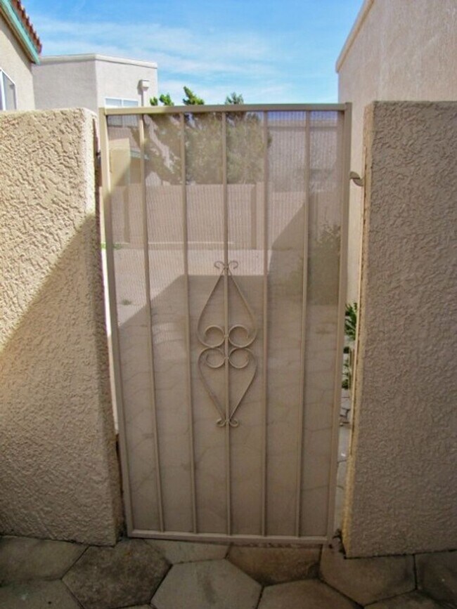 Building Photo - 3BR/2BA/2CG, 1615 sq.ft. home in Sierra Springs subdivision in Sierra Vista, AZ
