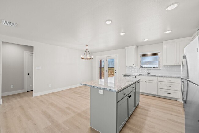 Building Photo - Country Living In Slaton ISD!