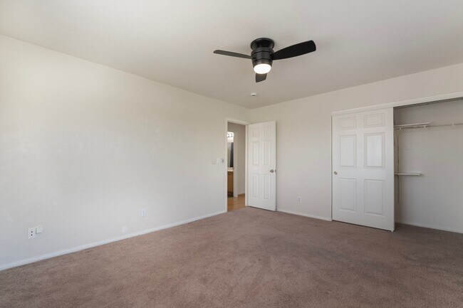 Building Photo - Beautiful Home in a Corner Lot!