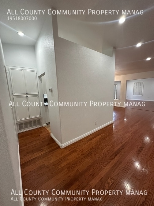 Building Photo - 1857 Creekside Dr
