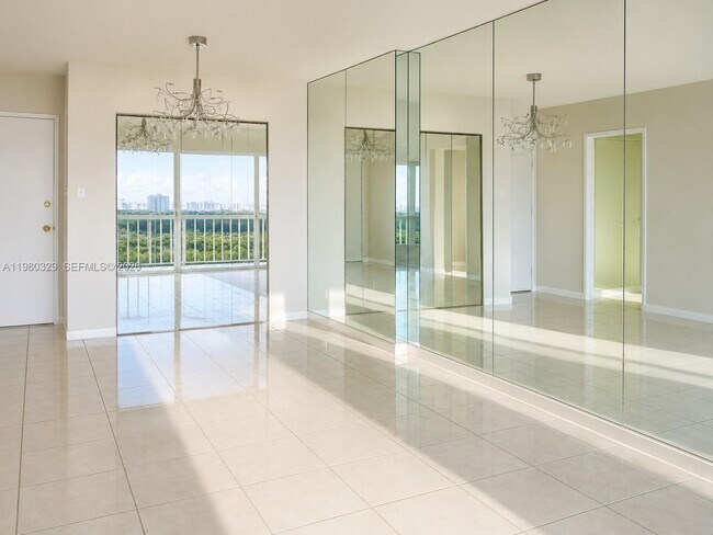 Building Photo - 400 Kings Point Dr