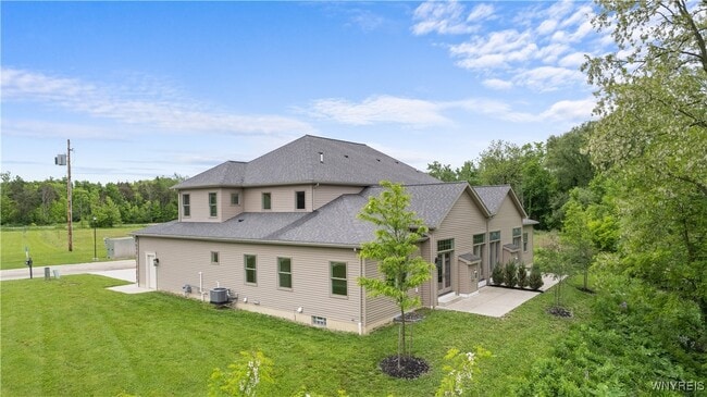 Building Photo - 10 Bentley Dr