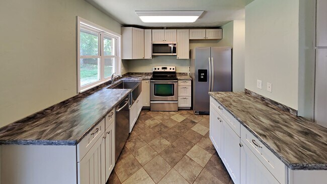 Building Photo - 3 Bedroom 2 Bathroom Home near Chisholm Creek, Quail Springs, and Highway 74 & the turnpike