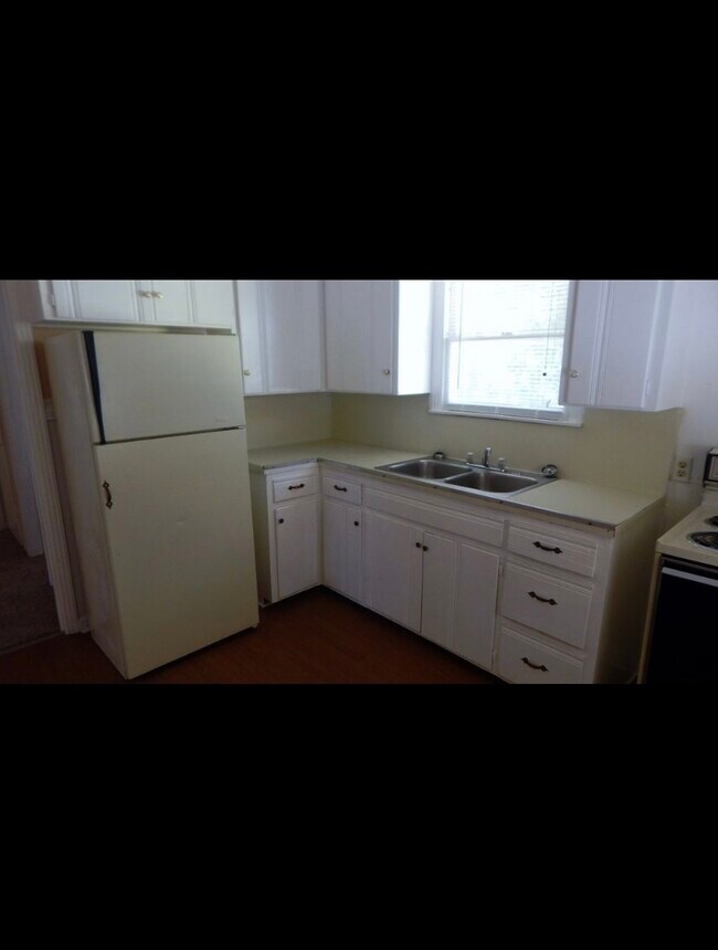 Building Photo - 110 S 41st St