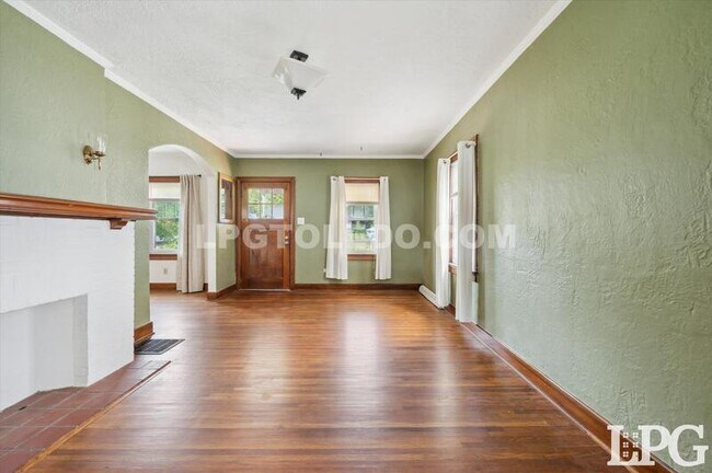 Building Photo - 2029 Berdan Ave
