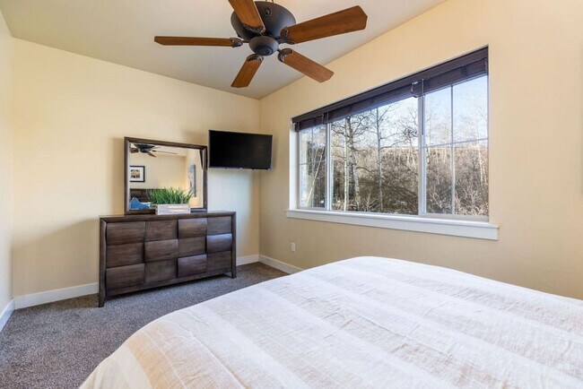 Building Photo - 5518 Lillehammer Ln
