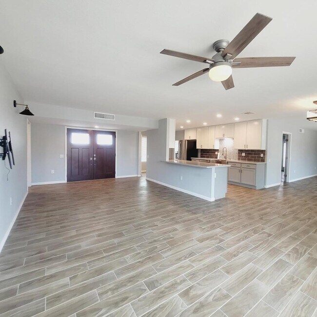 Building Photo - 14014 N Cameo Dr