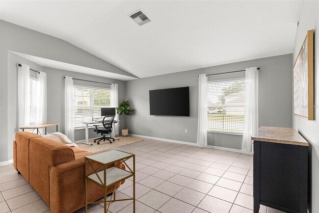 Building Photo - 7619 Crescent Palm Dr