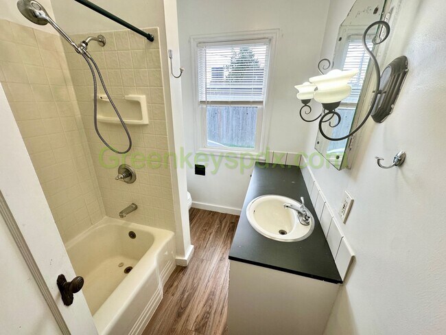 Building Photo - Charming 1 Bed 1 Bath with Huge Yard