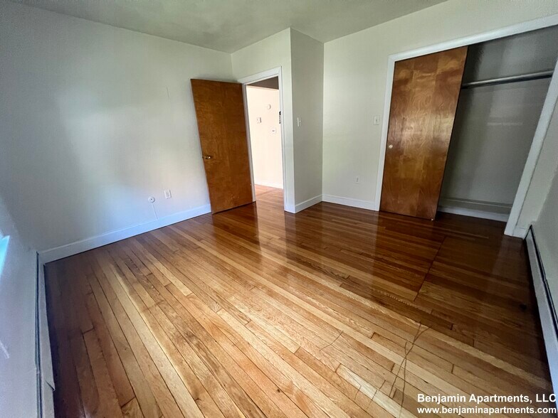 Building Photo - 322 Tappan St