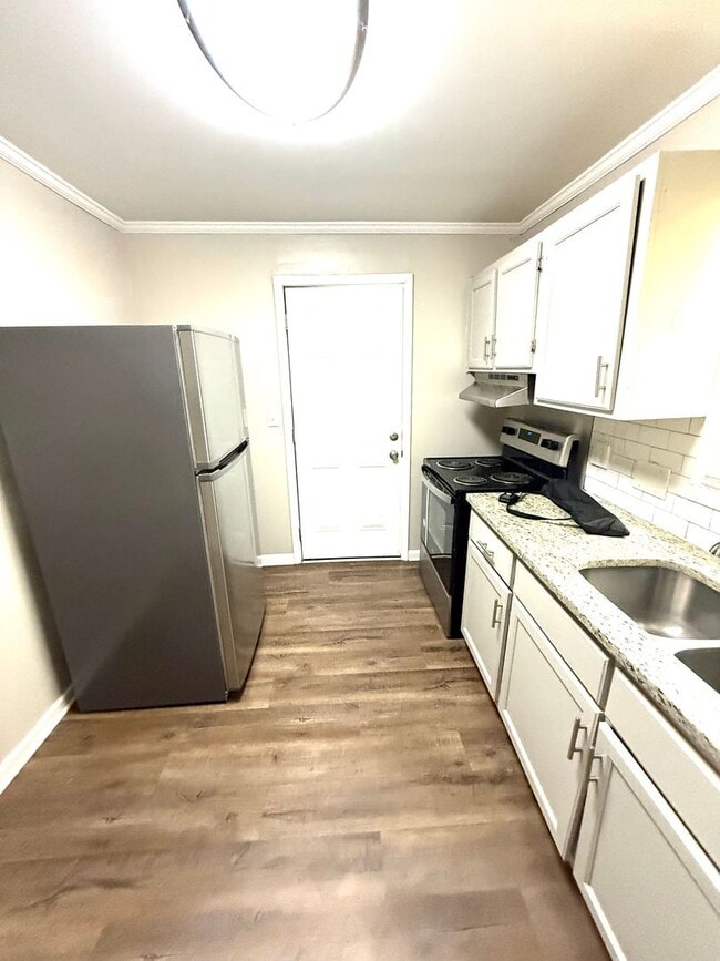Building Photo - ** 3 Bed 1 Bath located in Forrest Hills ** Call 334-366-9198 to schedule a viewing