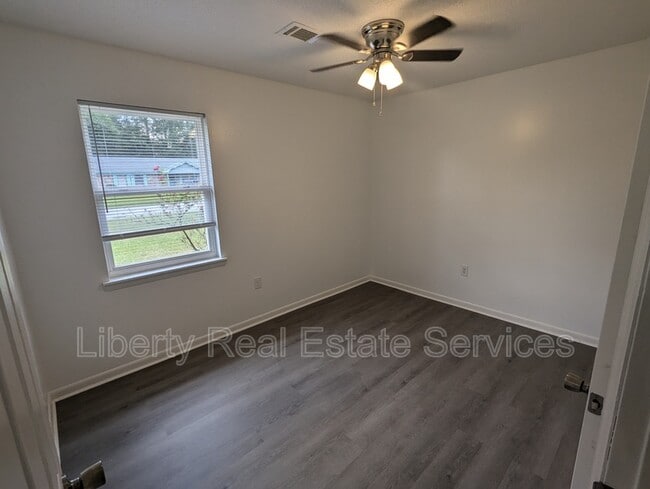 Building Photo - 468 Elm St