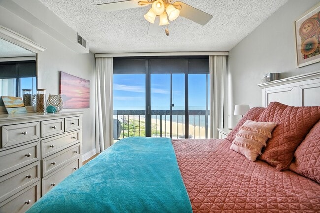 Building Photo - 3558 Shore Dr