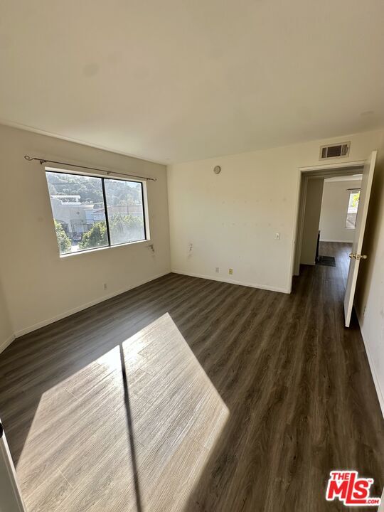 Building Photo - 10960 Bluffside Dr