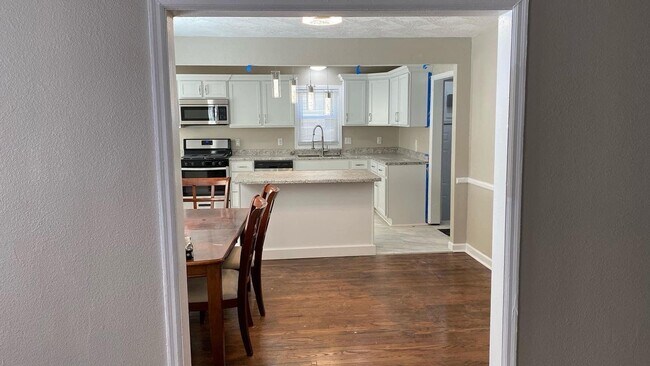 Building Photo - Like New Close to MSU 2 br 2 ba with basement