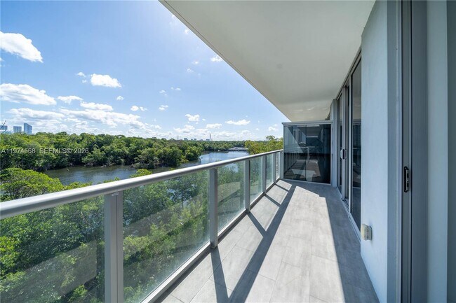 Building Photo - 16385 Biscayne Blvd