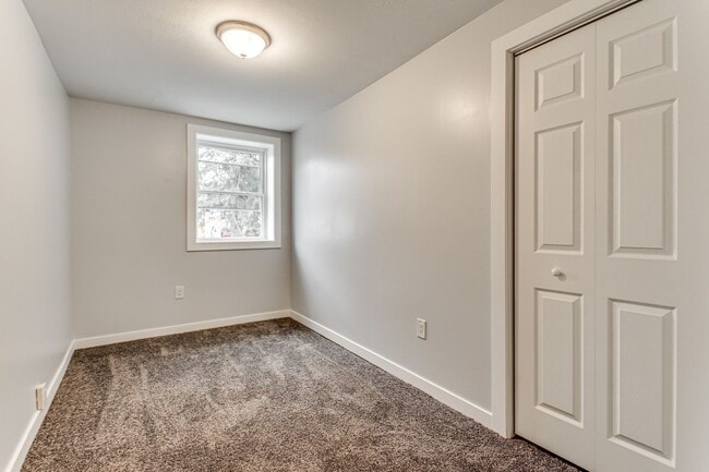 Building Photo - Beautiful Newly Renovated 3 Bedroom 2 Bath...