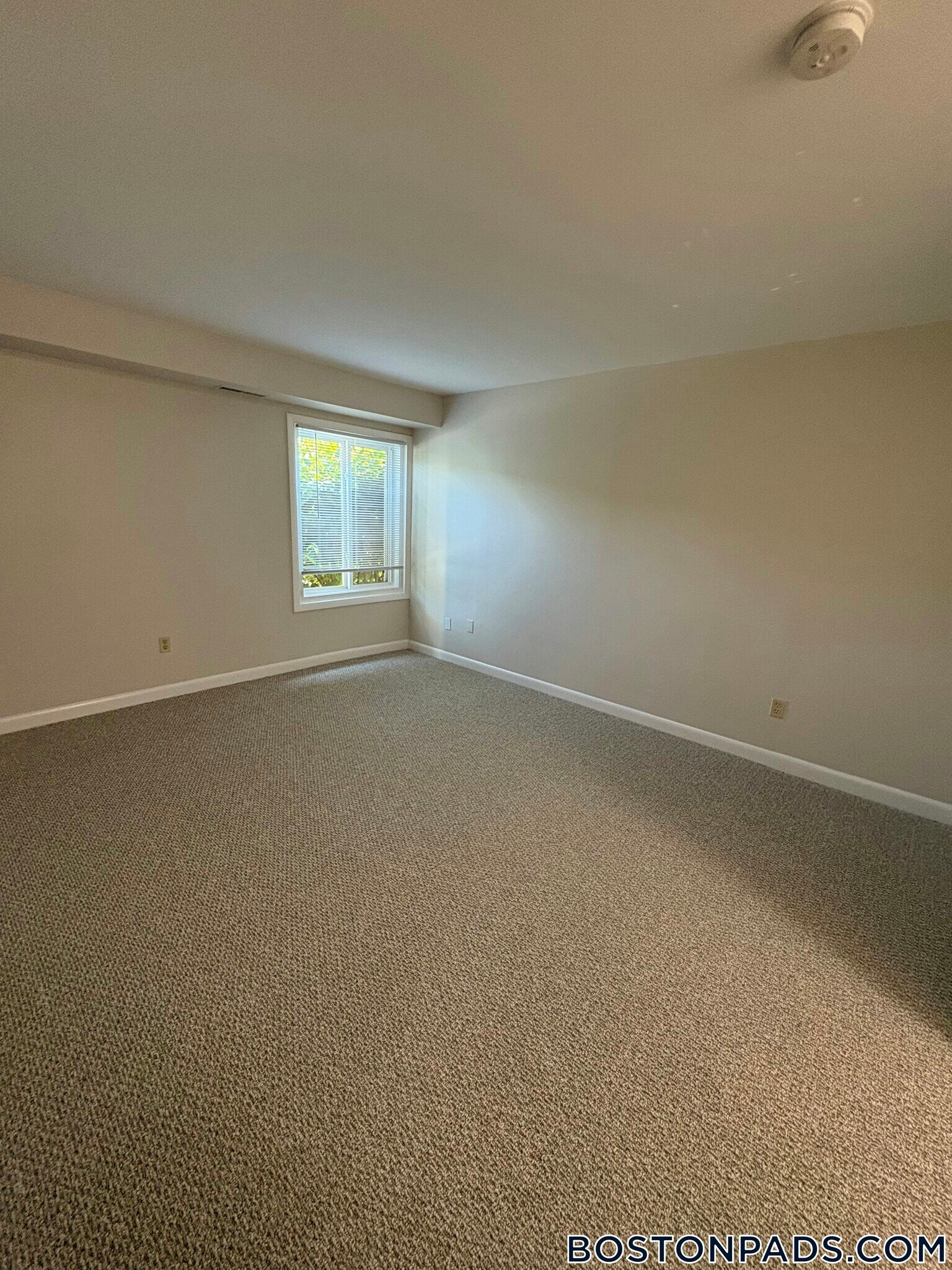 Building Photo - 20 Westgate Dr