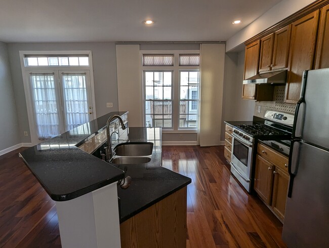 Kitchen - 907 Harrison Cir