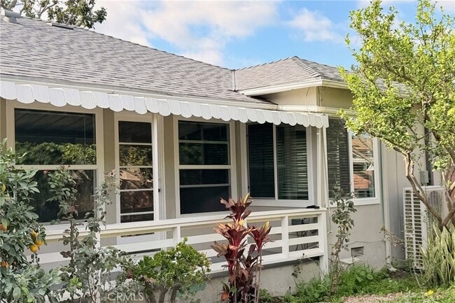 Building Photo - 1505 N Rosewood Ave