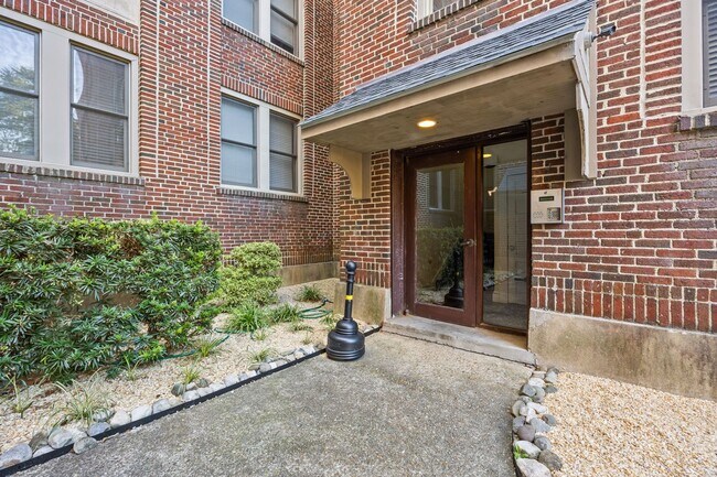 Building Photo - Cool Norfolk Apartment-Rest of November Free!