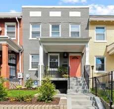 Building Photo - Elegant H Street Corridor townhouse minutes from downtown