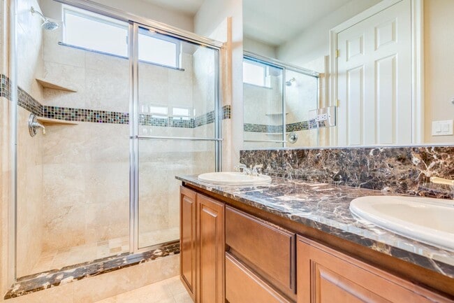 Building Photo - Live The Red Rock Country Club Lifestyle!!