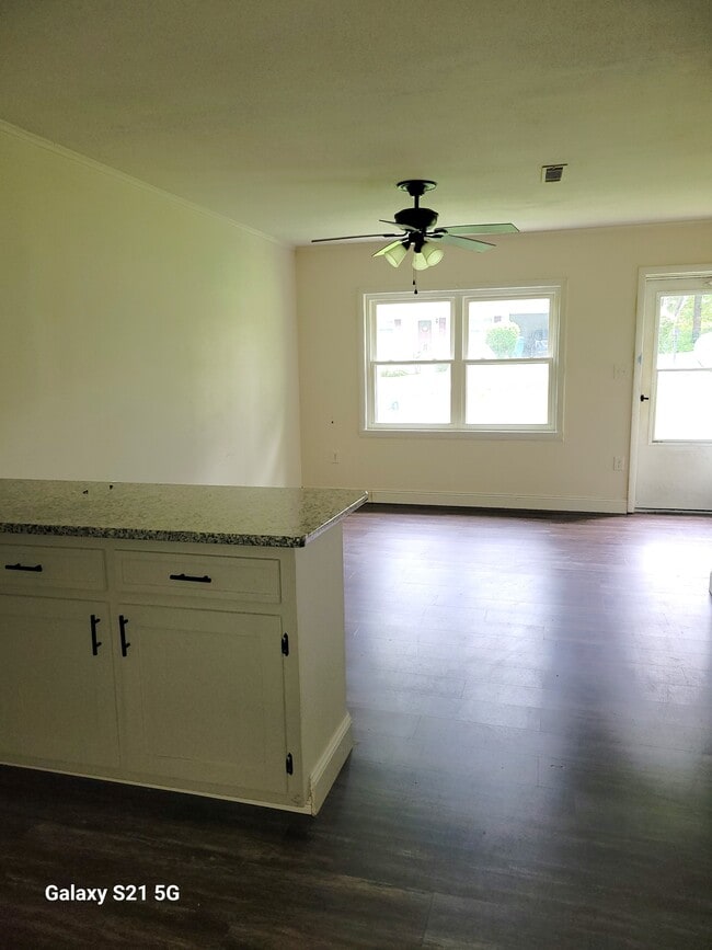 Building Photo - 219 Stone Dr