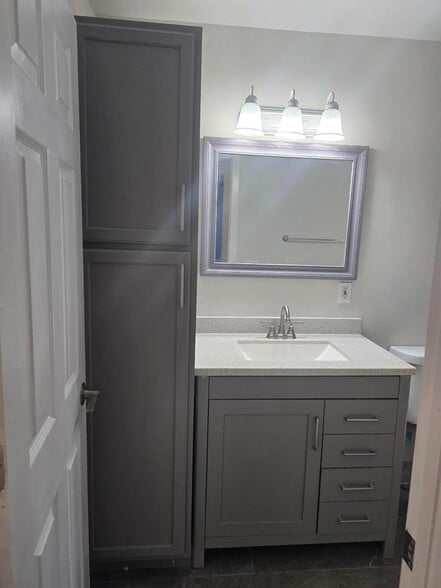 Building Photo - 3801 Waterview Cir