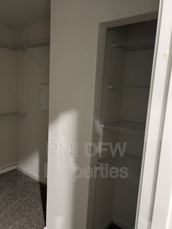 Building Photo - 640 Aqueduct Dr