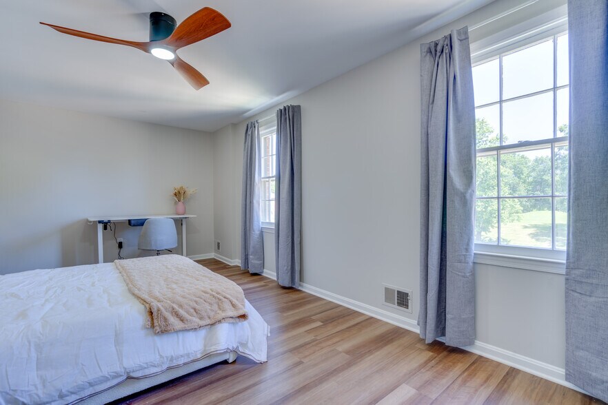 Primary Bedroom - 8056 Central Park Dr