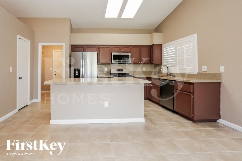 Building Photo - 1118 Sport of Kings Ave