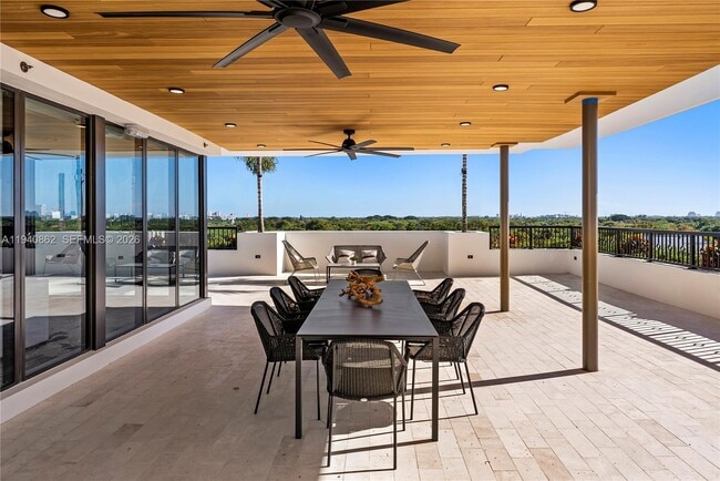 Building Photo - 701 Valencia Ave