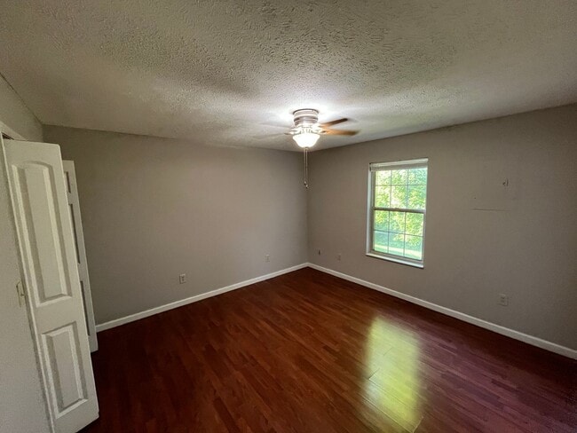 Building Photo - 1611 Meadow Spring Dr