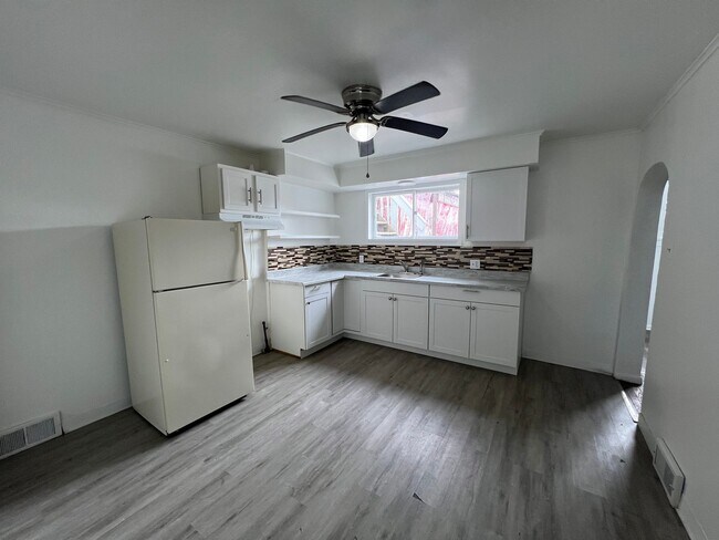 Building Photo - 208-210-210 McClure St