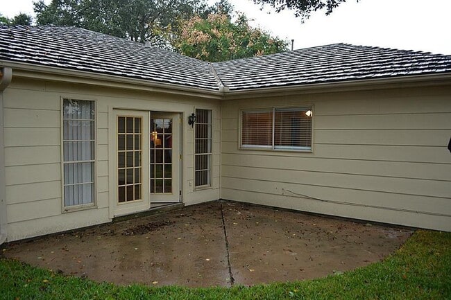 Building Photo - 20306 Laurel Lock Dr