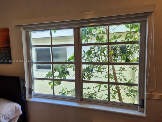 Building Photo - 1021 Euclid Ave