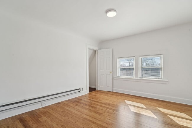 Building Photo - 403 Abington Ave