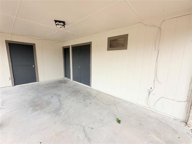 Building Photo - 2412 Lakeview Cir