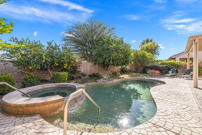 Building Photo - 35114 Rosemont Dr